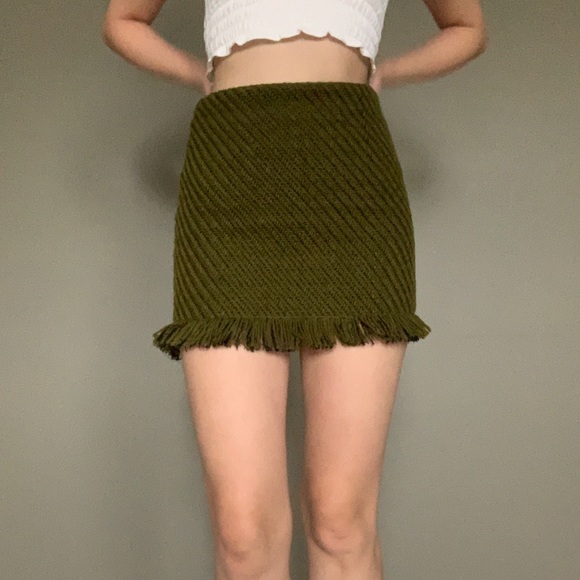 2/$25👗 Knitted Skirt - Picture 8 of 10